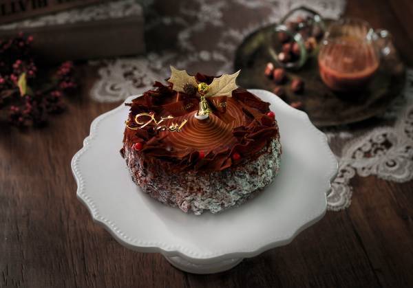 クリスマスリースをイメージしたティラミスケーキ松ぼっくりも手づくり！昨年人気No.1「KIRIKABU」今年も登場！細部にまでこだわった、洋菓子ぎをんさかいのクリスマスケーキ11/1（水）より承り開始！！