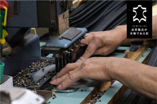ギフト需要の高まるクリスマスや12月10日ベルトの日に向けレザーマークの革ベルトの販売強化を11月より実施