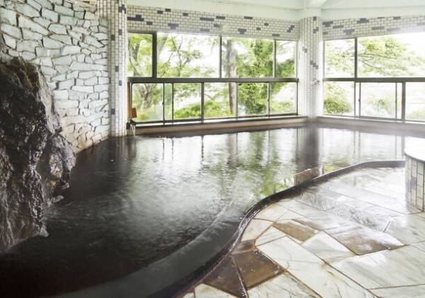 千葉県奥房総「亀山温泉ホテル」亀山湖紅葉狩りクルーズパックを販売開始！日帰りも宿泊も選べる3タイプのプランをご用意