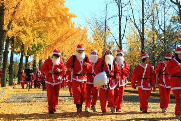サンタで原宿～渋谷の通りが真っ赤に染まる！「東京グレートサンタラン2023」11/19(日)開催