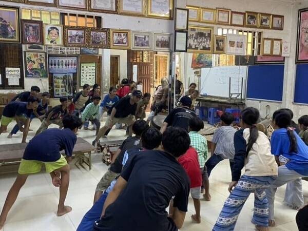現役ダンサーのレッスンに孤児院の子供たちの目が輝く！カンボジアへのボランティア訪問を再開