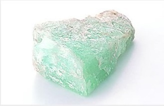 ラボから生まれたエシカルな輝きを、京セラのラボグロウン宝石「クレサンベール」