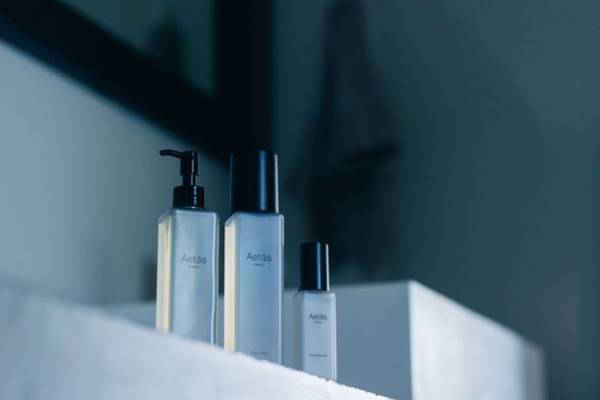 日本発クリーンビューティスキンケアブランド“Aetas(エタス)”大丸東京店「明日見世」-asumise-に初出展　11月15日(水)より、D2Cブランド向けのショールーミングスペースにて