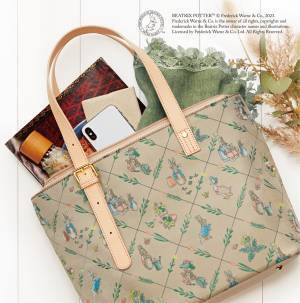 キャラクターがいきいきと表現された、ピーターラビット TM＜スウィート・フォレスト＞ジャカード織りのナチュラルトート、新発売！