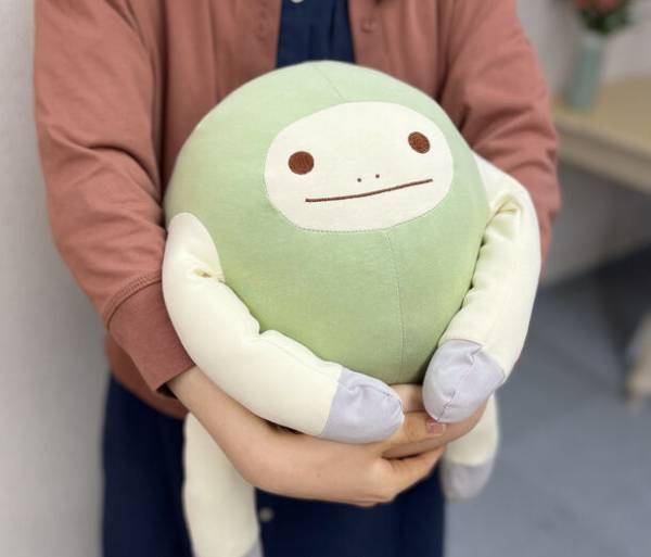 “11月20日に3年ぶりの復刻” 独特な風貌と存在感で人気の『なまけたろう　だきまくら　そら』が期間限定で再販！～「ほんやら堂」がファンからの要望を受け復刻～