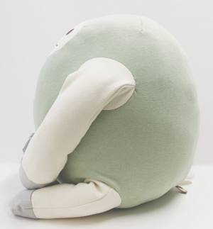 “11月20日に3年ぶりの復刻” 独特な風貌と存在感で人気の『なまけたろう　だきまくら　そら』が期間限定で再販！～「ほんやら堂」がファンからの要望を受け復刻～