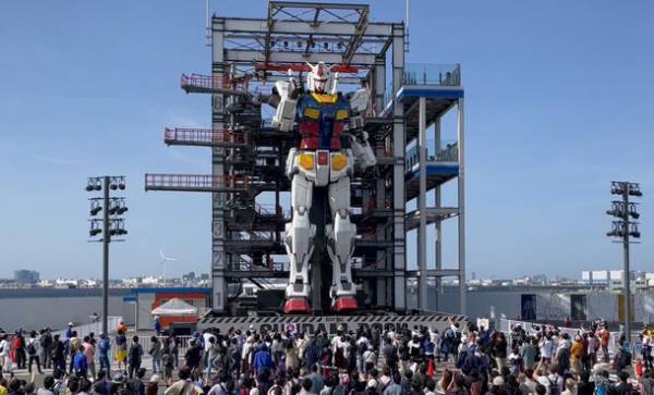 今しか見られない“動くガンダム”を体験できる、「ガンダムSEEDシリーズ」の楽曲にのせた新演出を実施！Cafeでは新作デザインラテアートを、12月10日(日)“動くガンダム”とじゃんけん大会も実施！年末年始も休まず営業！