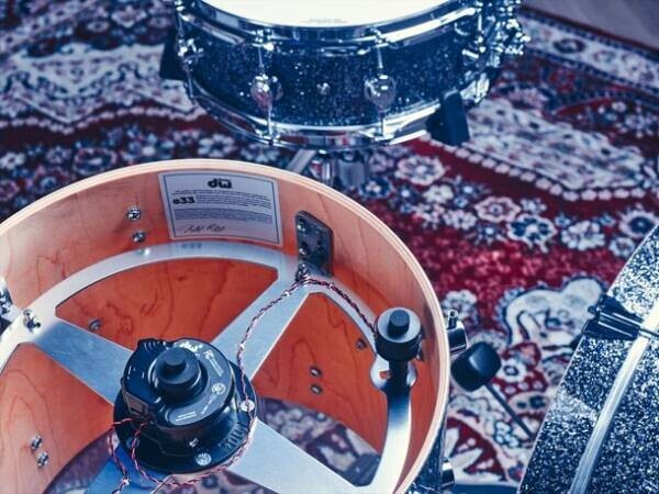 世界初、アコースティック・ドラム／電子ドラムどちらでも楽しめる「DW」ブランドのコンバーチブル・ドラムを発売
