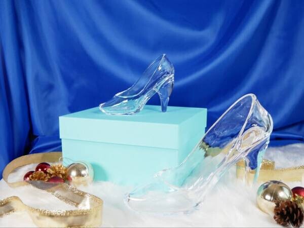 “誰もがシンデレラに”本当に履けるガラスの靴エマから「エマ・子供サイズ(16cm)」限定3足を無料プレゼントするクリスマスキャンペーンを実施！