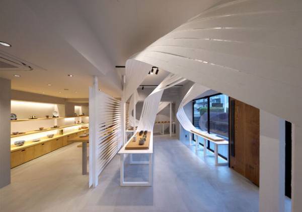 有名飲食店の食器プロデュースを数多く手掛ける田代陶器店が実用性とブランド性を兼ね備えた食器を取り揃えた新規店舗「TOKITOIRO」を福岡市中央区浄水通にオープン