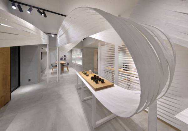 有名飲食店の食器プロデュースを数多く手掛ける田代陶器店が実用性とブランド性を兼ね備えた食器を取り揃えた新規店舗「TOKITOIRO」を福岡市中央区浄水通にオープン