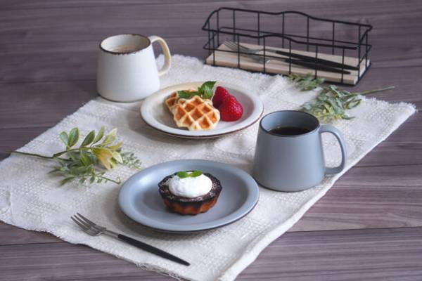 リサイクル食器「めぐり陶器」がエコマークアワード2023を受賞