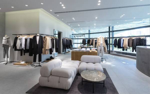 セオリーのコンバインショップが麻布台ヒルズに2023年11月24日(金)オープン