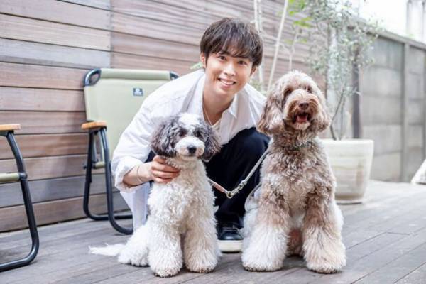 ペットと飼い主が食事をシェアできるブランド「コミフ・コミフデリ」のアンバサダーにDA PUMPのYORIさんが就任