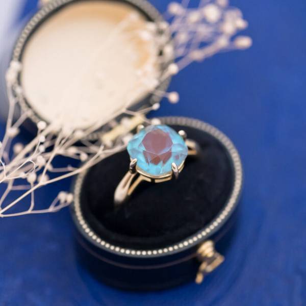 希少価値の高いレアガラス“サフィレット”が集まる「サフィレットコレクション」を12月25日まで期間限定開催！