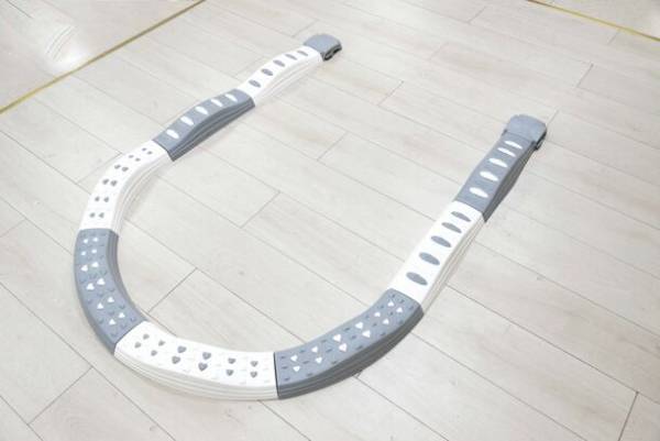 ＜インテリアに合う新色グレーカラー登場！＞足つぼ刺激でお子様の運動能力アップを手助け　累計出荷個数70万個突破の「でこぼこバランスブロック」