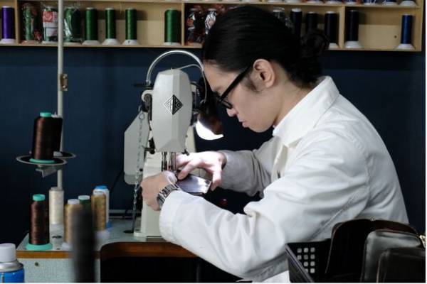 ＜クリスマス企画＞ 大阪の革工房Munekawaが限定数量L字ファスナー財布「Cram」を11月29日販売開始