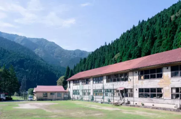 新年にふさわしい福を呼ぶ吉祥文様と日本神話がテーマの美しい「木製御朱印帳-東雲-」をMakuakeにて先行予約販売開始　～12月3日まで実施～