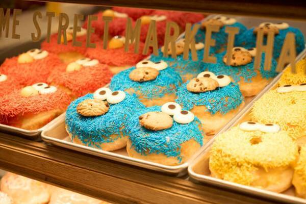 世界で唯一の物販・カフェ・ワークショップが複合したセサミストリートオフィシャルストア「セサミストリートマーケット」ついに2023年11月30日(木)、1号店の池袋サンシャインシティ店オープン！目玉は【SESAME STREET meets GELATO PIQUE】コラボレーションアイテム