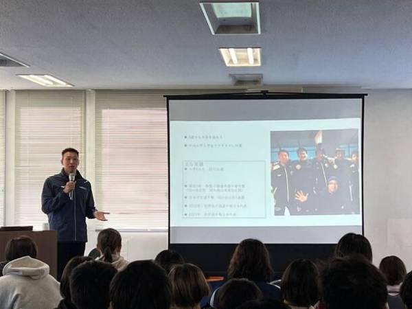 ＜開催報告＞サギヌマスイミングクラブが競泳日本代表 川根 正大選手の特別講演会を開催