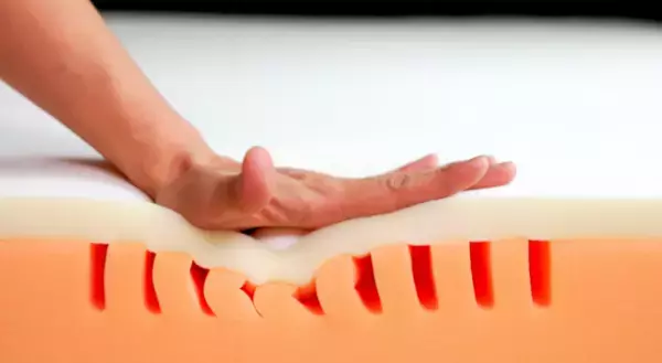 世界一睡眠不足の日本、睡眠の質に投資する人が続出　とろけるマシュマロマットレスが売上10倍に