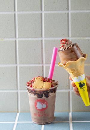 【熱海プリン】毎年2万本完売の大人気フレーバー「2層仕立てのチョコレートプリン」を12/22より販売開始！～クリスマスシーズンは全店チョコづくし！食堂ではクリスマス限定特別メニューも～