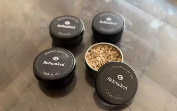 手軽に本格燻製！お酒や食材をスモーキーな香りで格上げし、上質な晩酌タイムを演出　『ReSmoked 2.0』をMakuakeにて12月6日より先行販売開始！