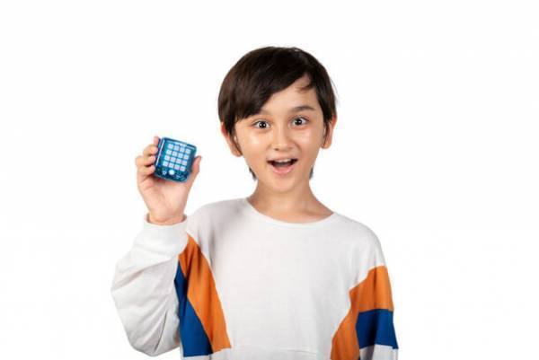 イギリスで25万個販売した大人気のポケットゲーム「TAPTAP(タップタップ)」が日本初上陸！2024年3月販売開始！