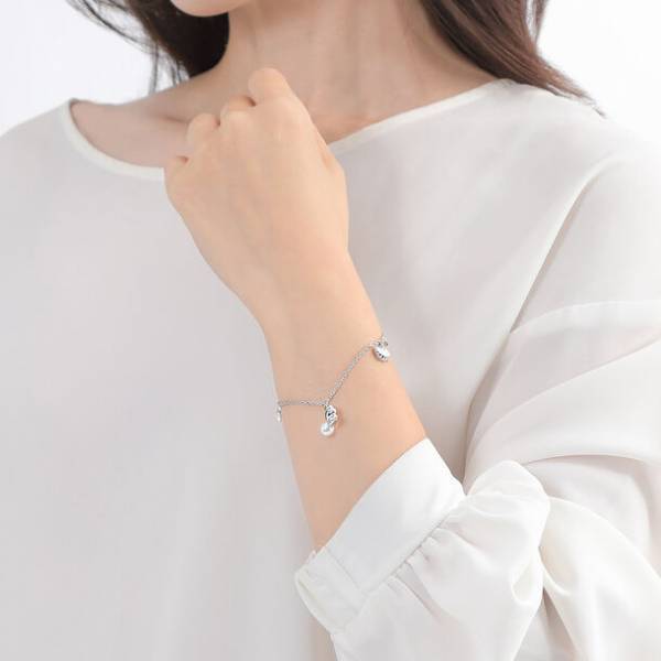 「海とハローキティとパール」をテーマに大人の女性に向けた新作ジュエリーを12月8日に発表