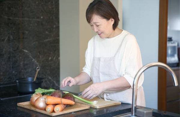 ＜子育て経験から開発＞ 料理をする時間のないママに贈る　身体に優しく手軽に栄養補給できるボルシチ　11月26日より期間限定先行販売開始