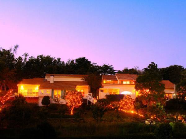 温水プール付サンタフェスイートで過ごすクリスマスステイプラン　伊豆高原のリゾートホテル『コルテラルゴ伊豆高原』で提供開始