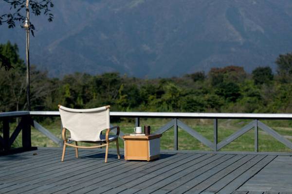 プロダクトデザイナーによるブランド「LIFEWORKPRODUCTS」のチェア＆シェルフコンテナに新色「オーク×アイボリー」を追加