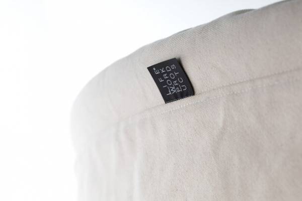 プロダクトデザイナーによるブランド「LIFEWORKPRODUCTS」のチェア＆シェルフコンテナに新色「オーク×アイボリー」を追加