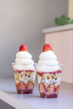 旬のいちご約100粒を使用！いちご狩り気分を楽しめる超特大パフェが帰ってきた！熱海のいちごスイーツ専門店で12月15日よりスタート！