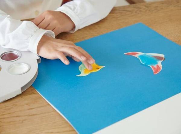 フィンガーペイントのお絵かきセット「アトリエ ミオ」のクリスマス限定特典付きセットを12月22日まで期間限定で販売～冬休みに親子で遊べるプレゼントに～