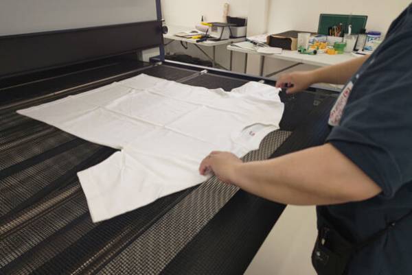 作業服メーカ小倉屋、オリジナルトレーナー作りができる「冬のスペシャルワークショップ」を2024年1月12日まで開催　～地球に優しい最新のプリンターを使用～