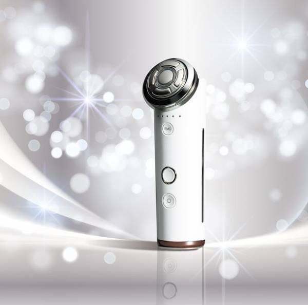 デイリーケアからスペシャルケアまで本格的エステサロンの効果をご家庭で体感！一台で7つの機能を搭載した家庭用美顔器「エックスビューティープロ」新発売