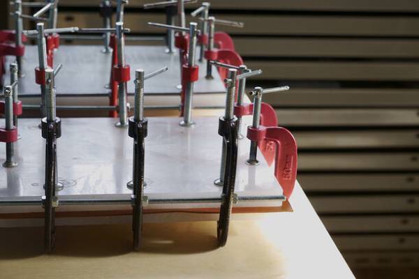 現代のインテリアに馴染む、省スペースな節句飾り　厚みわずか21mmの「本革でつくった鯉のぼりとひな人形」クラウドファンディング開始