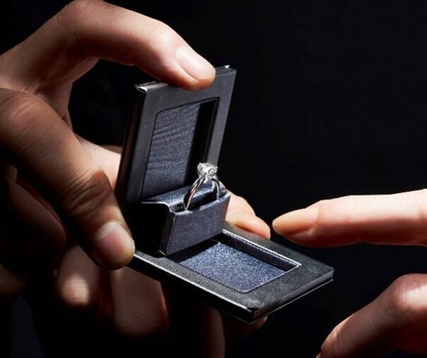 至高の輝きで叶えるサプライズプロポーズにも安心の　『ダイヤモンド・プロポーズ』