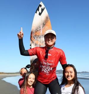 宮崎県日向市で行われたWSL公認大会「WSL QS1,000 The Open Surfing　HYUGA PRO presented by RASH」最終日　男子は矢作紋乃丞、女子は川瀬心那がともにQS初優勝