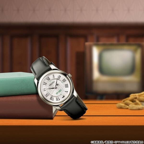 『SPY×FAMILY』より、セイコーとコラボした腕時計の第二弾が登場！オフの日を過ごすフォージャー家をコンセプトとしたホワイトダイヤル×黒バンドのスタイリッシュなデザイン。