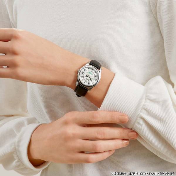 『SPY×FAMILY』より、セイコーとコラボした腕時計の第二弾が登場！オフの日を過ごすフォージャー家をコンセプトとしたホワイトダイヤル×黒バンドのスタイリッシュなデザイン。