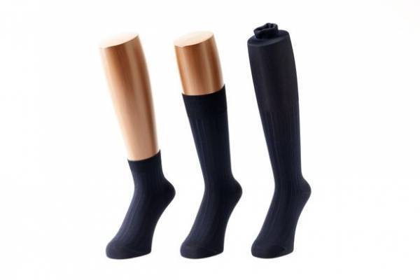 国内希少な技術、素材で至高の靴下！20年ぶりに工場機能を取り戻した創業122年企業WESTが高級靴下をMakuakeにて先行販売開始。藍染コラボも！