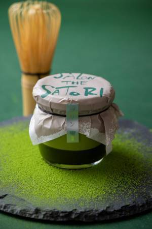 お濃茶スイーツ専門店「熱海さとり本店」12月23日オープン情報第2弾　とろ～りお濃茶を練り込んだ“パリパリ”新食感クレープに、お濃茶プリン、抹茶わらび餅も！～見た目にも美しい至極のお濃茶スイーツ詳細を発表～