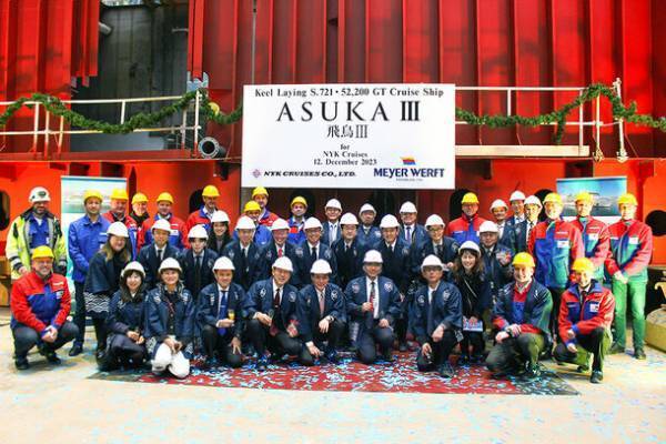 「飛鳥III」　キール・レイイング　セレモニー実施　幸運のシンボルはオリジナルデザインのシルバーコイン