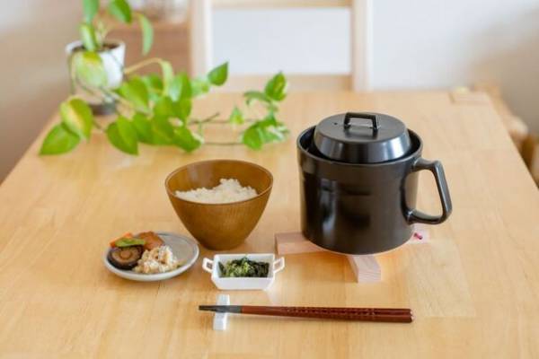 少量でもふっくら美味しいご飯が炊けるマグ型土鍋「絶品ごはんの土鍋マグ」発売　1000年続く瀬戸焼でラクラク炊飯