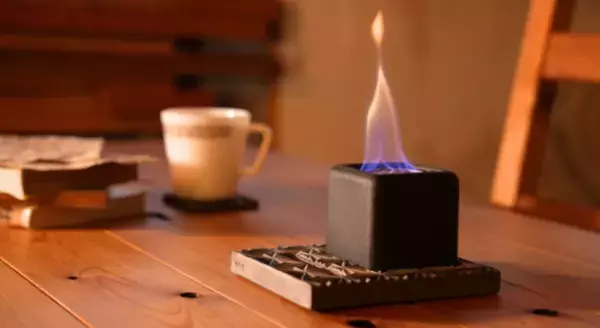 愛媛県の伝統工芸「菊間瓦」が使用された、お部屋で使える焚火台「燈瓦(とうが)」が12/22に「Makuake」にて先行販売を開始