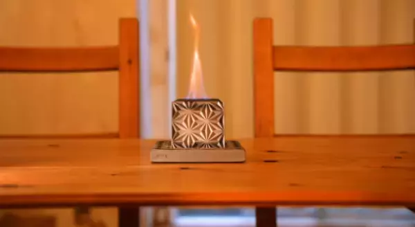 愛媛県の伝統工芸「菊間瓦」が使用された、お部屋で使える焚火台「燈瓦(とうが)」が12/22に「Makuake」にて先行販売を開始