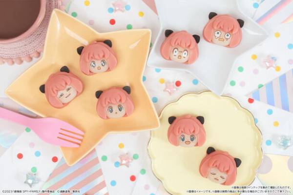 SPY×FAMILYより、アーニャのあんな顔やこんな顔をおもちの上で再現した食べマスモッチが全国のローソンに初登場！
