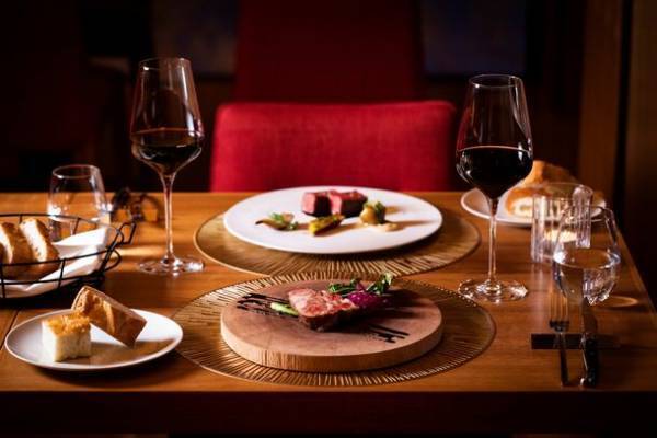 北海道・ニセコの大自然の中に佇むプライベートラグジュアリーヴィラホテル「アンダル コレクション ニセコ」開業一周年記念ディナーを2024年2月に2日間限定で開催